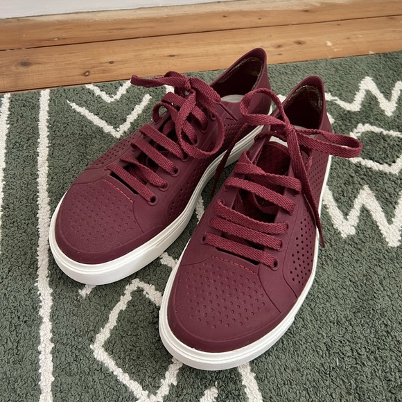 💦Burgundy crocs unisex (m8) - Picture 3 of 7